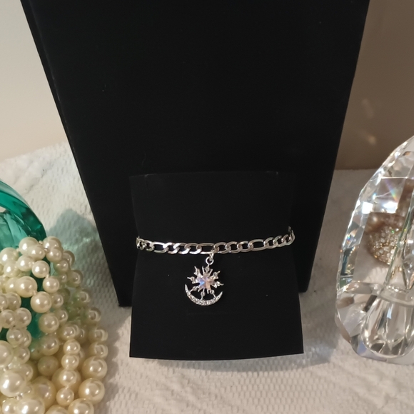 Lovely Rhinestone Charm Bracelet So Pretty and Shimmering - Picture 4 of 12